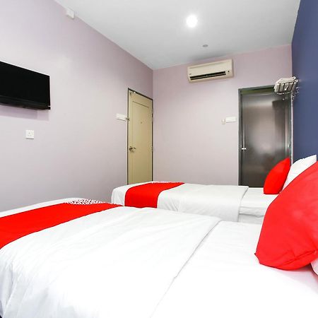 Oyo 89332 De Hotel Teluk Intan Exteriör bild