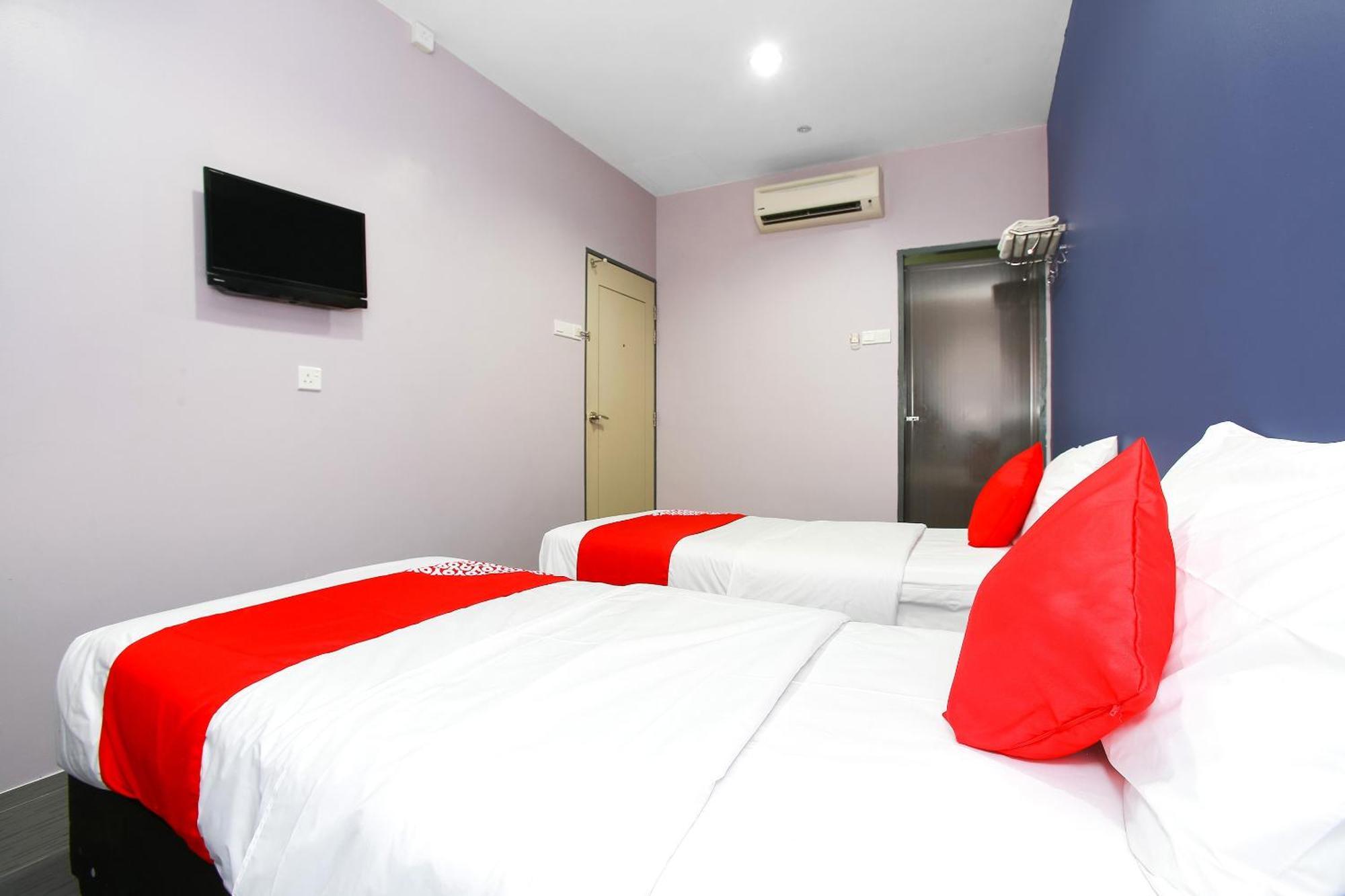 Oyo 89332 De Hotel Teluk Intan Exteriör bild