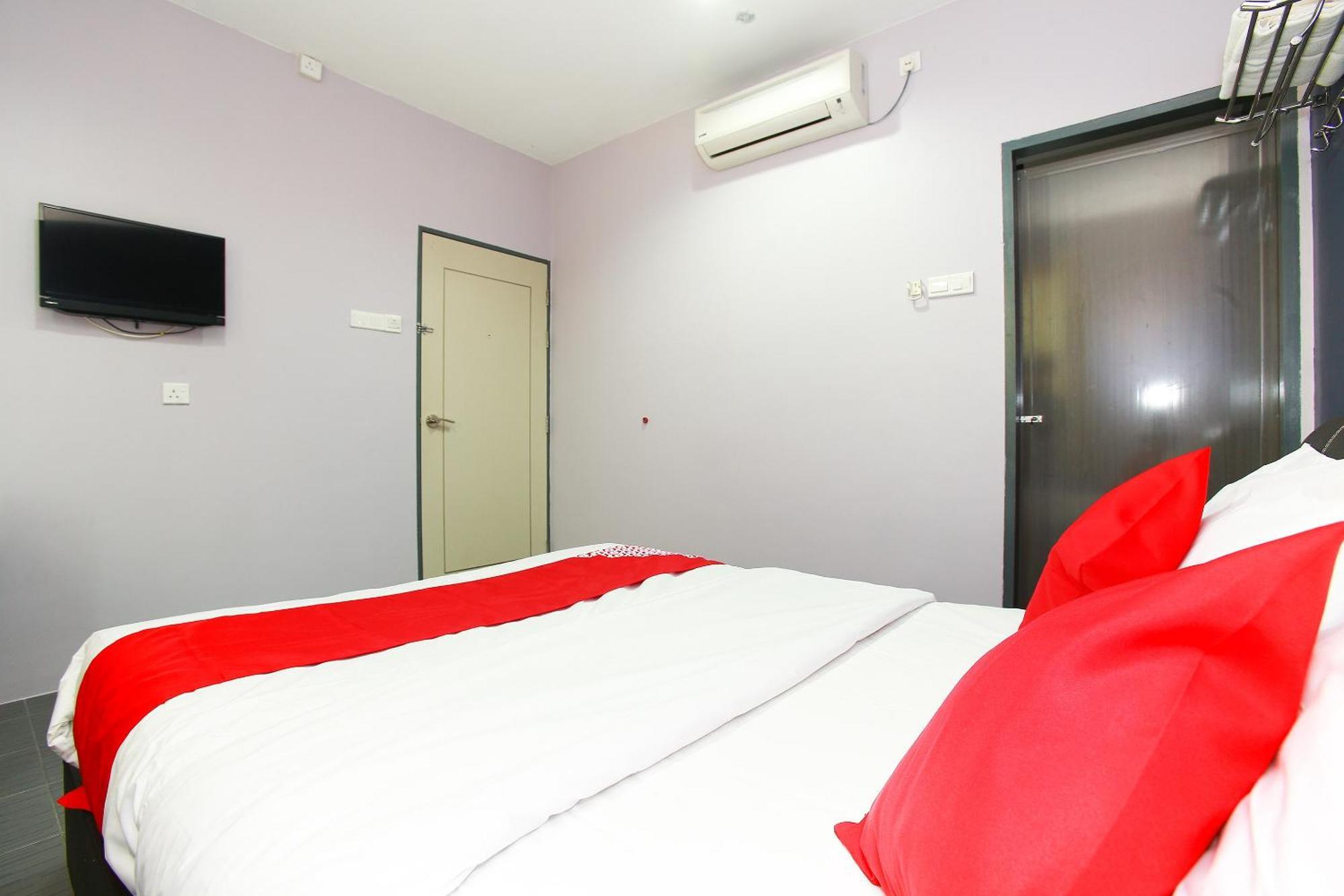 Oyo 89332 De Hotel Teluk Intan Exteriör bild