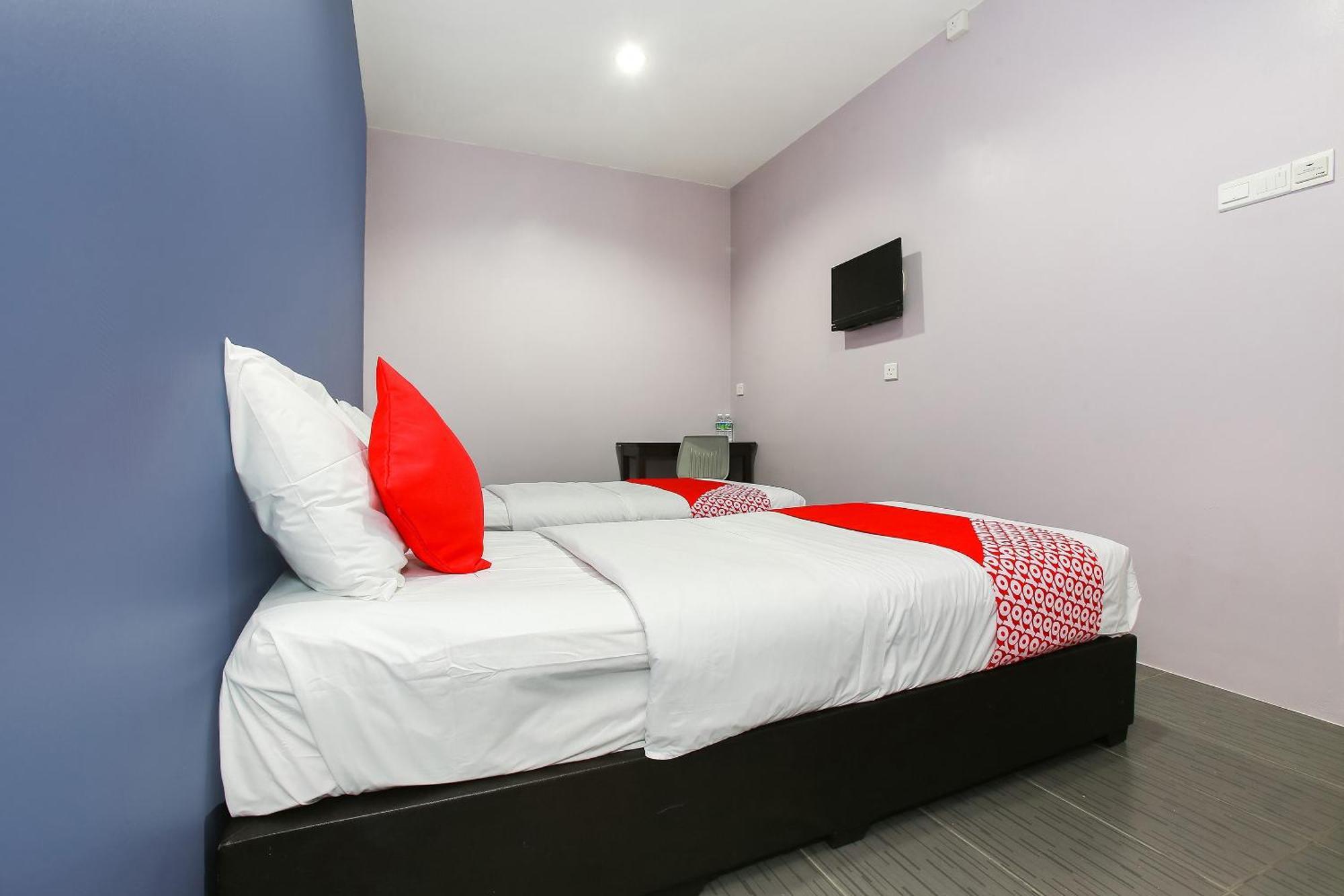 Oyo 89332 De Hotel Teluk Intan Exteriör bild