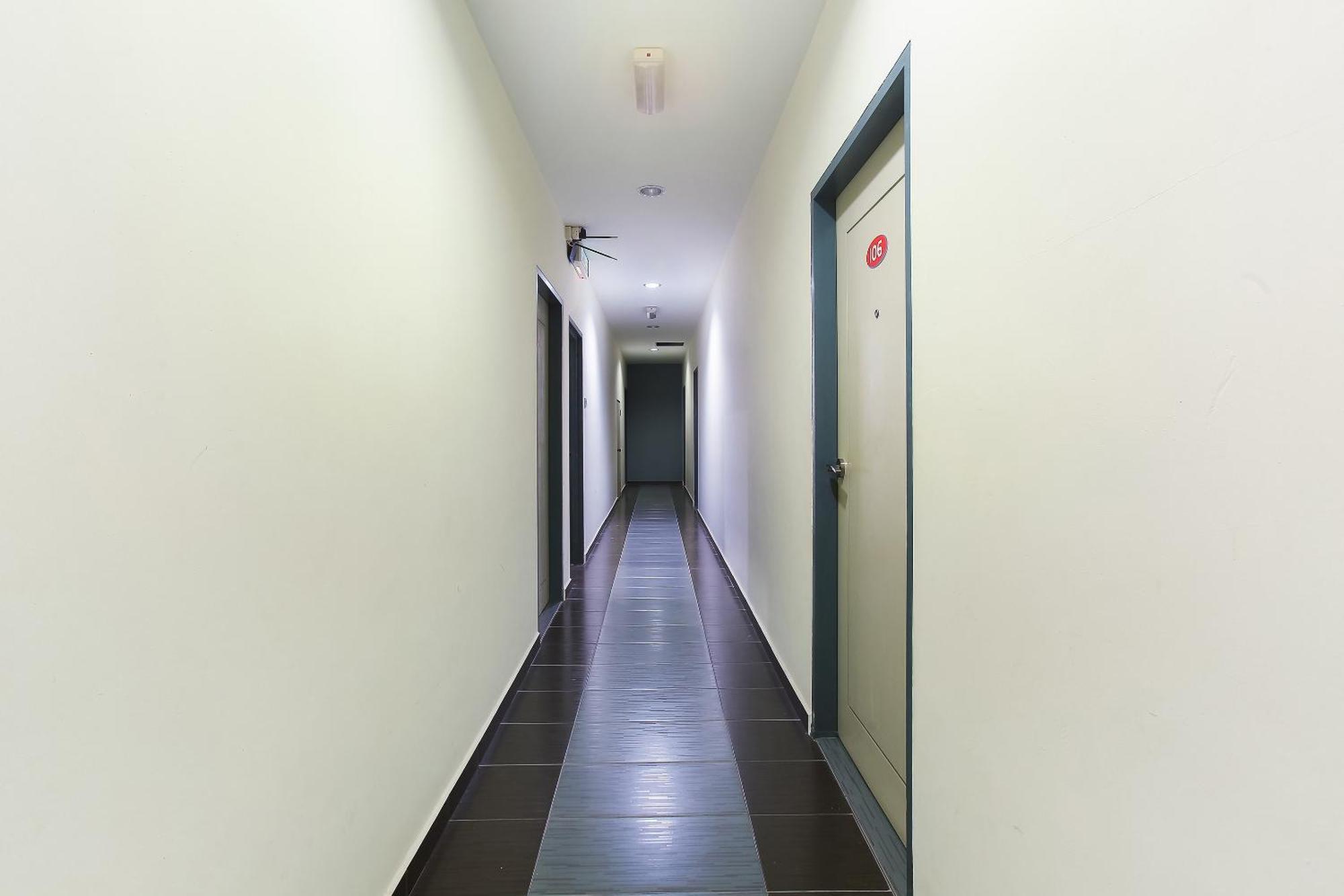Oyo 89332 De Hotel Teluk Intan Exteriör bild
