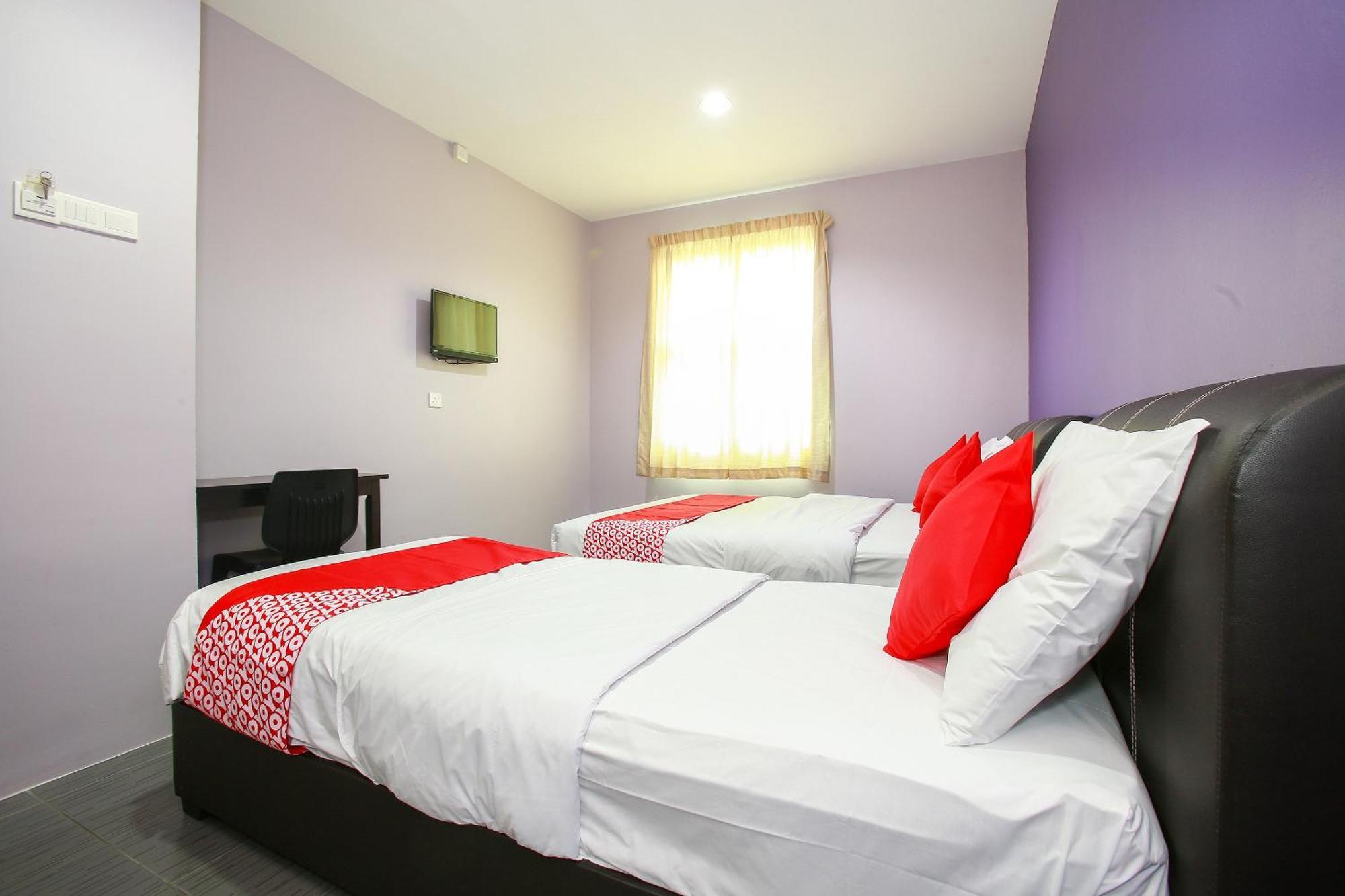 Oyo 89332 De Hotel Teluk Intan Exteriör bild