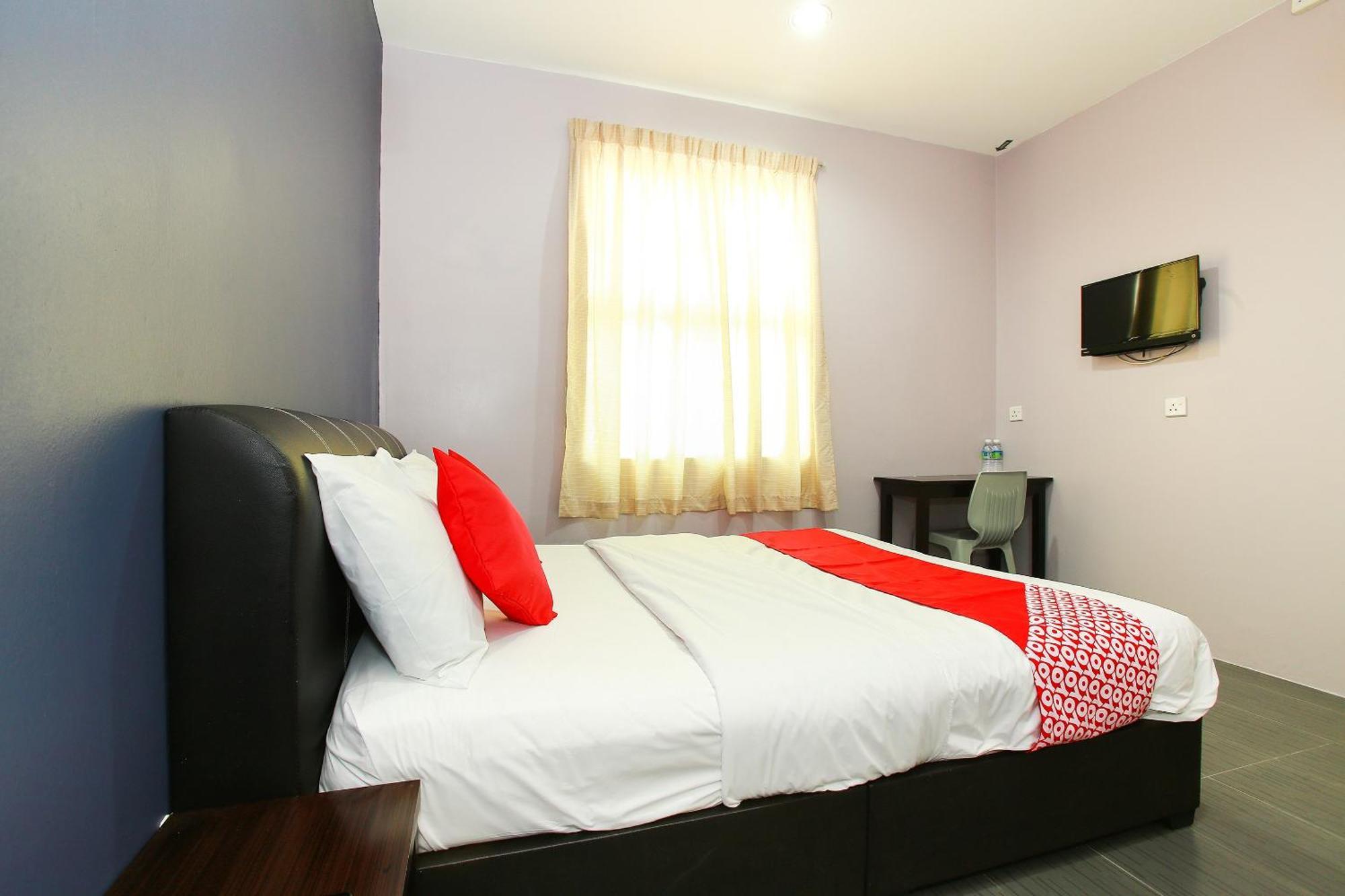 Oyo 89332 De Hotel Teluk Intan Exteriör bild